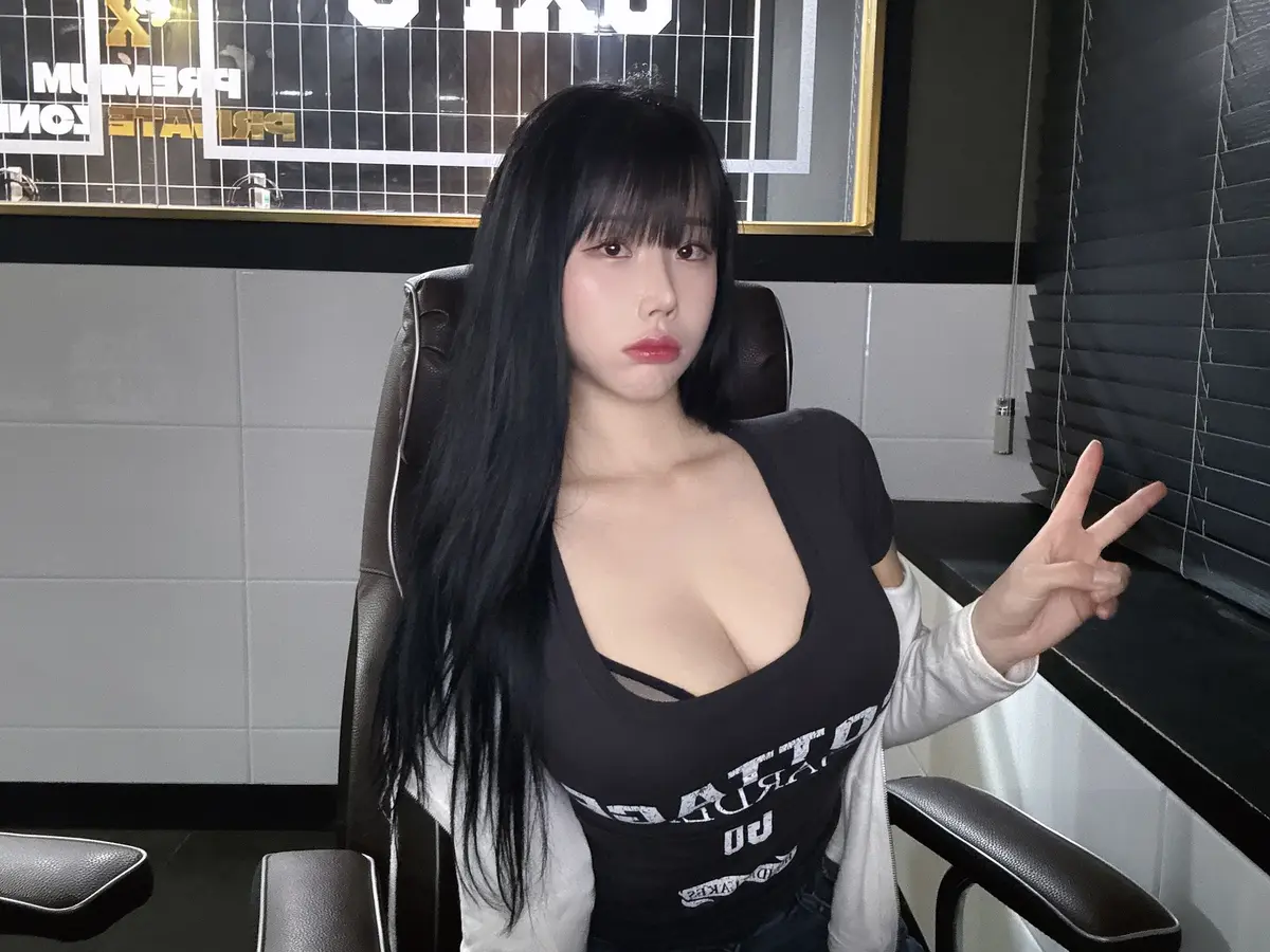 Химари escort in Алматы