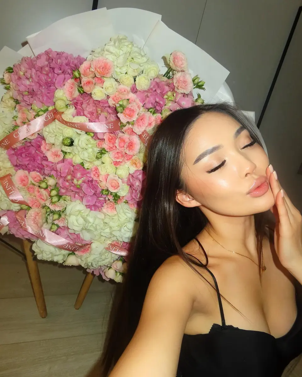 Самал escort in Алматы