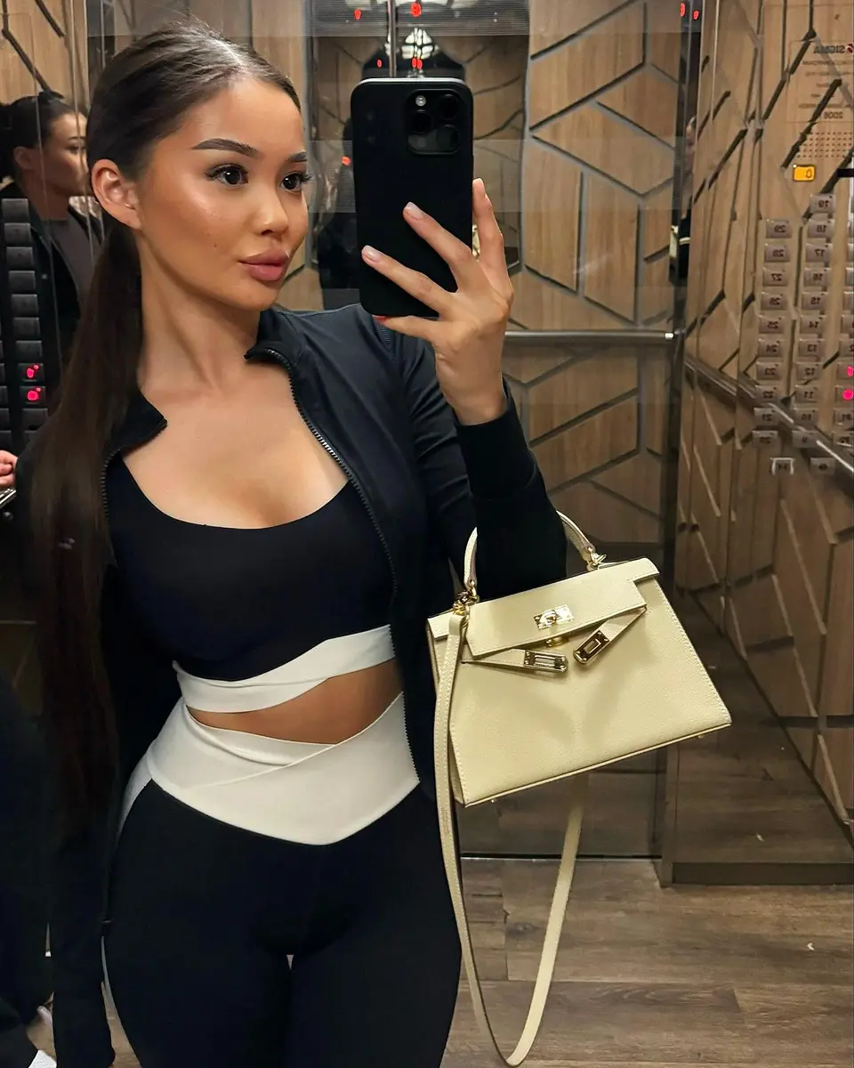 Самал escort in Алматы